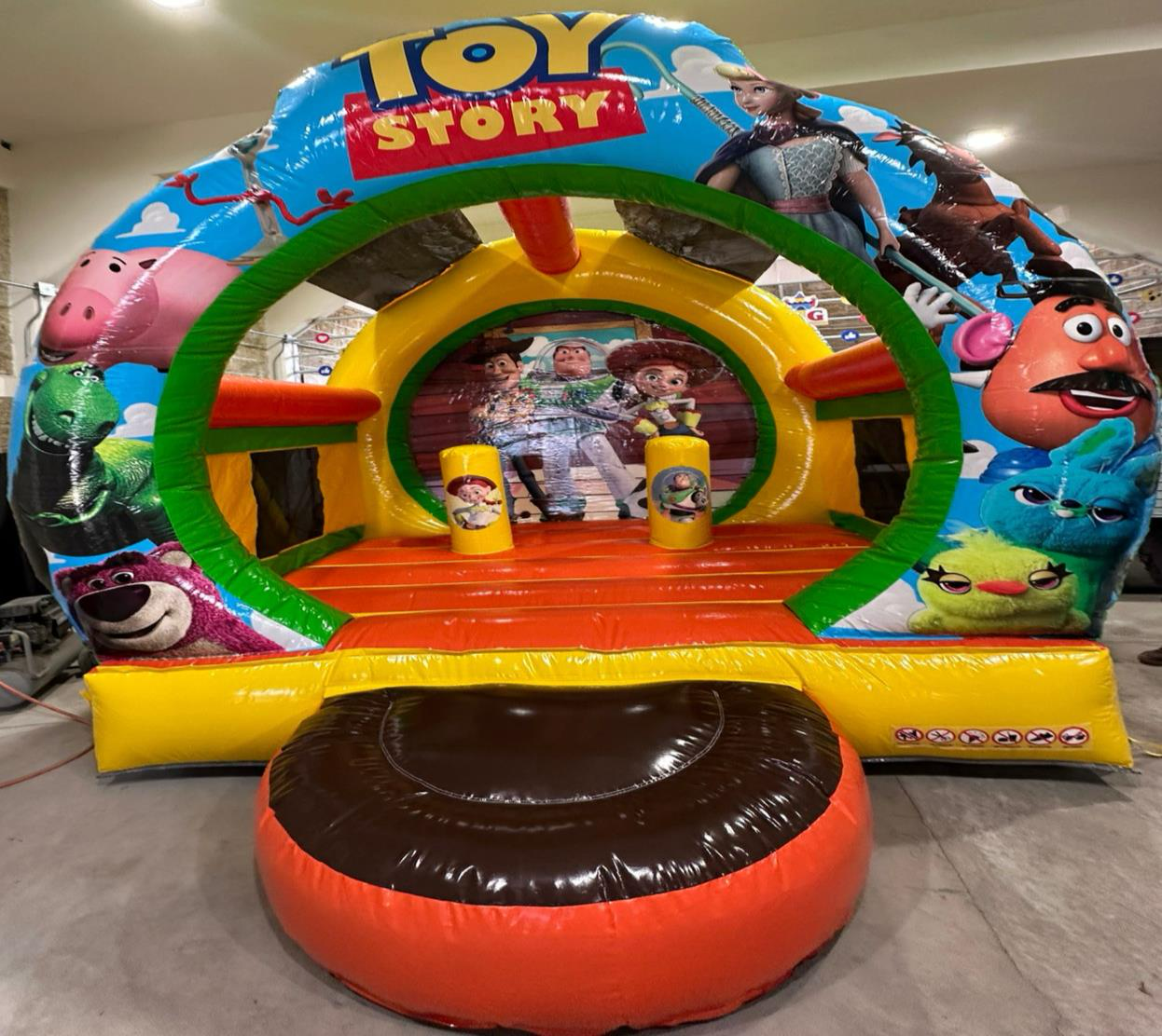 INFLABLE TOY STORY